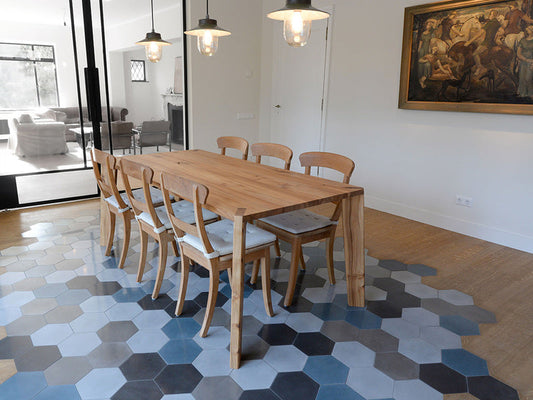 Dyke Dining Table – A solid wood dining table with character and tranquility Meubels van de Molen