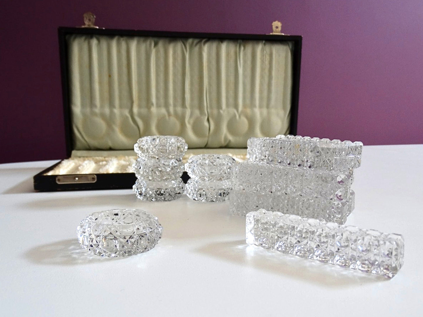 Crystal knife rests & salt cellars in original case | 18-piece set