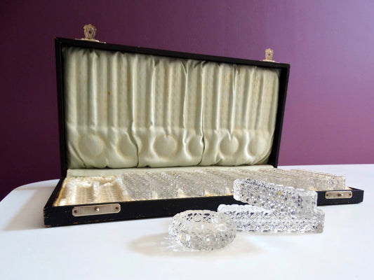 Crystal knife rests & salt cellars in original case | 18-piece set