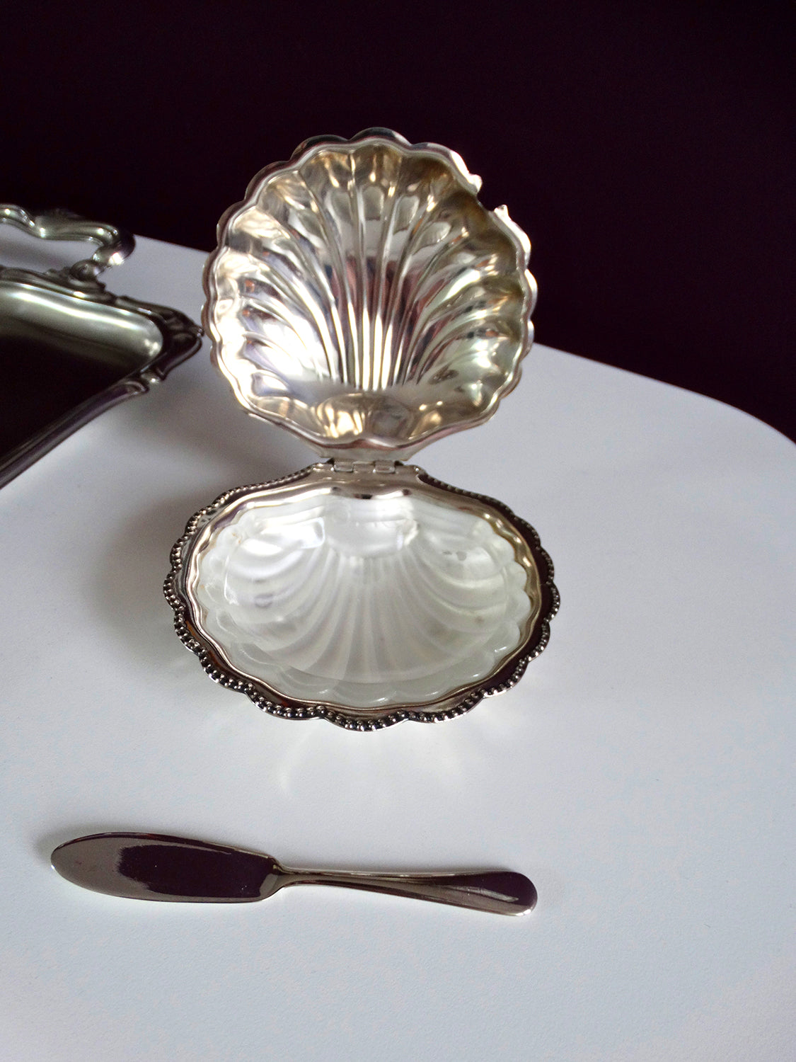 Silver-plated shell bowl with glass and Oneida knife