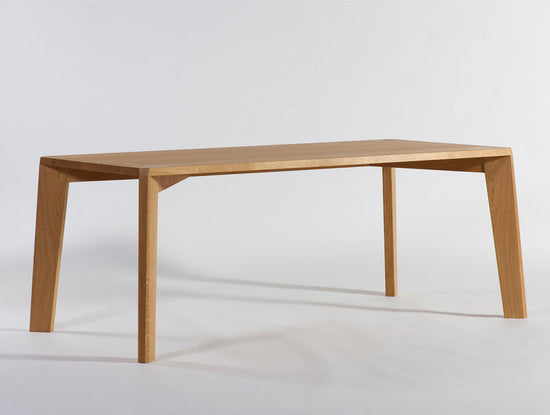 Dyke Dining Table – A solid wood dining table with character and tranquility Meubels van de Molen