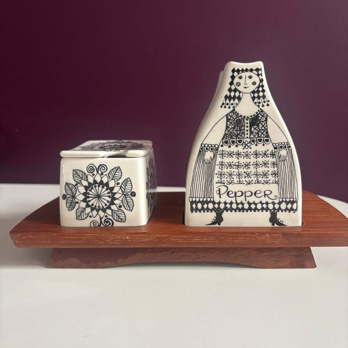 Figgjo Flint Condiment Set on Teak Tray Atelier Aeris