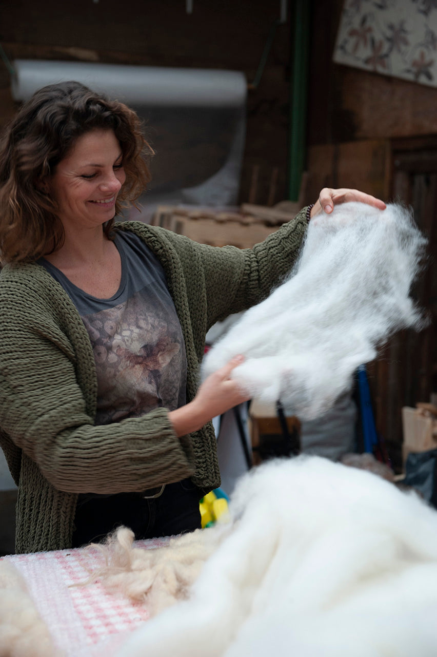 Draumr Natalie Wool bekijkt wol