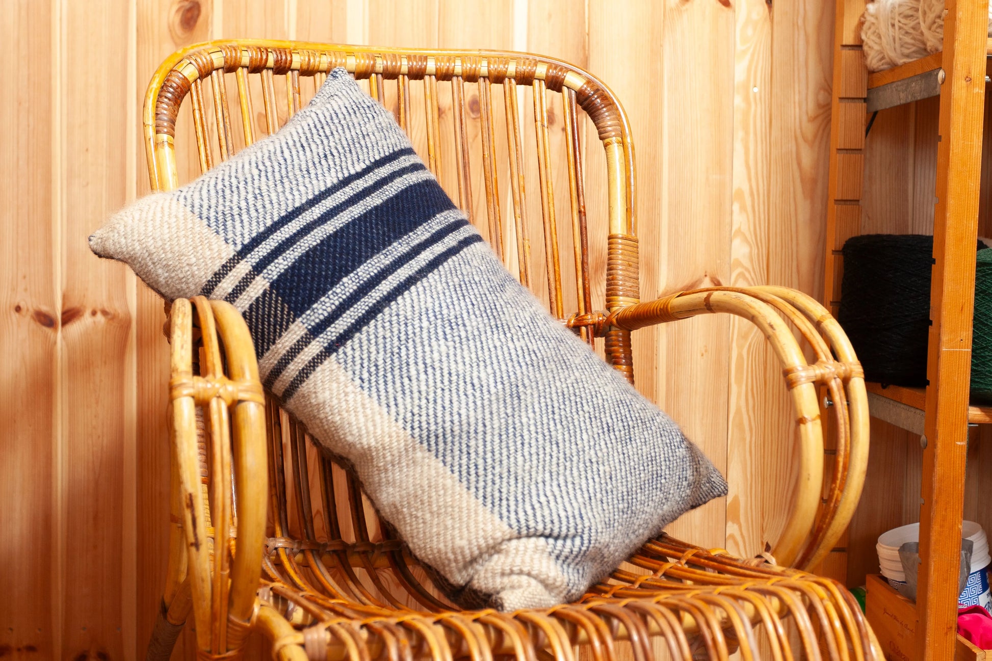 "Two tone" cushion studio stege